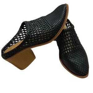 TIME AND TRU Women’s Black Weaved Wide Heal Shoes Size 9.